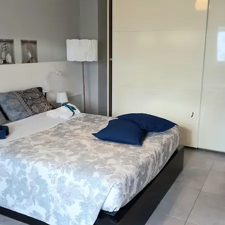 Sophie Torino, Nuovissima Vicino Juventus Stadium Appartement Turijn