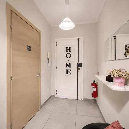 Sophie Torino, Nuovissima Vicino Juventus Stadium Apartament Turyn