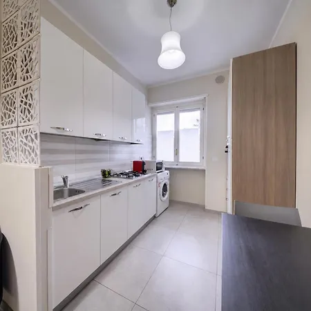 Sophie Torino, Nuovissima Vicino Juventus Stadium Appartement Turijn