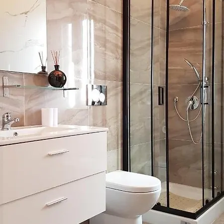 Sophie Torino, Nuovissima Vicino Juventus Stadium Apartament Turyn