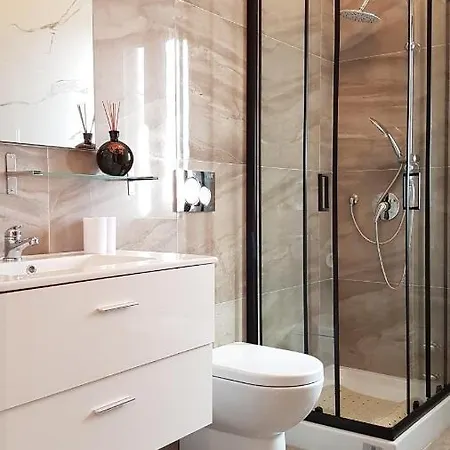 Sophie Torino, Nuovissima Vicino Juventus Stadium Apartment Turin